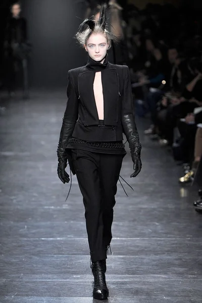 Look 3
